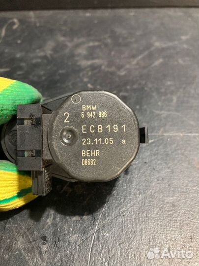 Сервопривод заслонок отопителя Bmw 5 E60