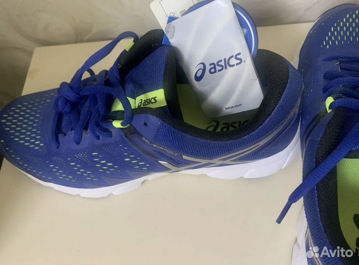 Продам новые мужские кроссовки Asics T5K2N