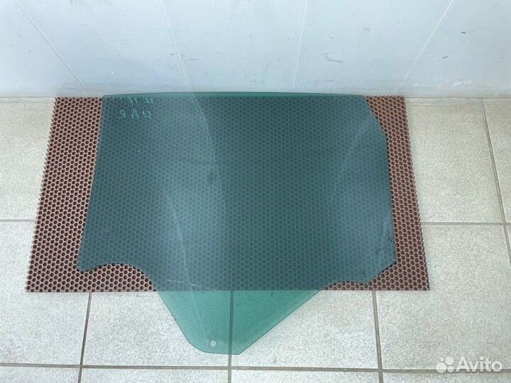 Стекло двери заднее правое LADA X-Ray