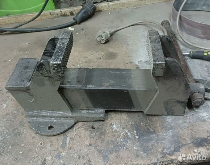 Тиски слесарные