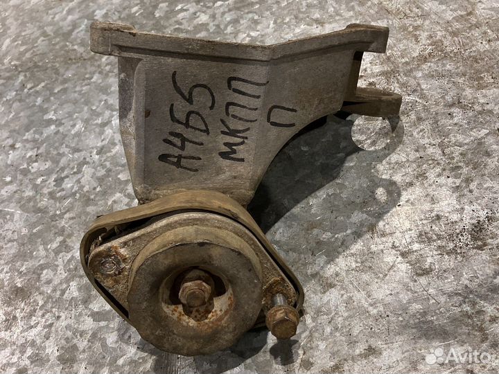 Правый кронштейн МКПП ауди а4 б5