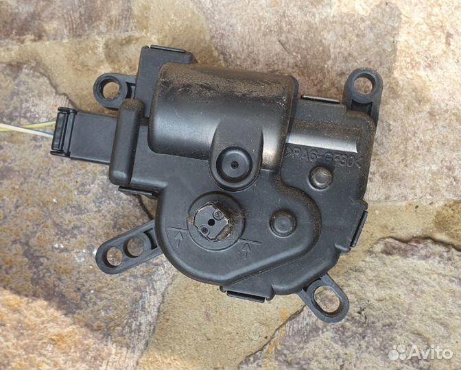 Сервопривод моторчик отопителя Форд Фокус 1 Focus