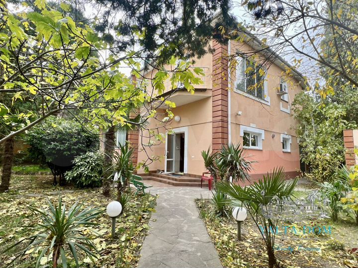 Дом 192,6 м² на участке 6 сот.