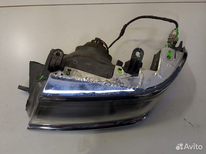 Фара (передняя) Mitsubishi Montero Sport / Pajero