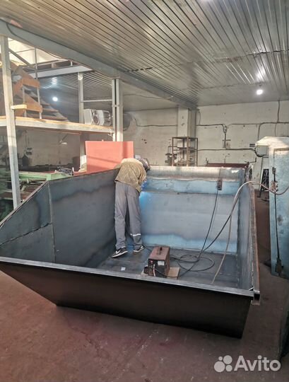 Мусорный контейнер