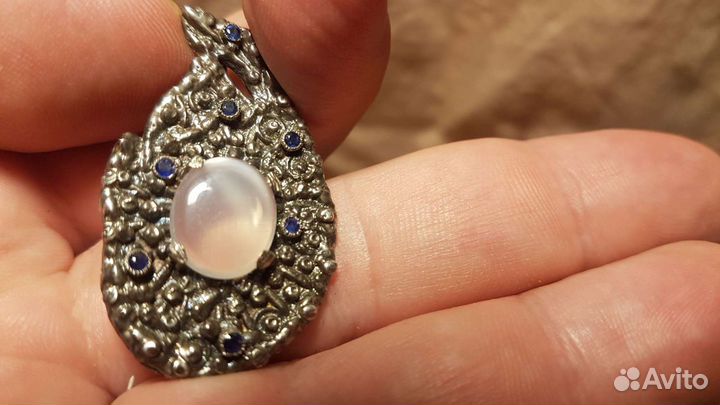 Старинный кулон