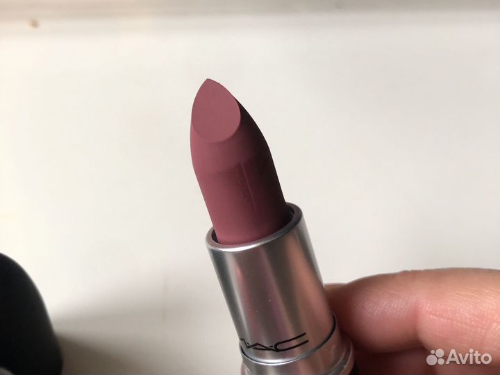 Помада mac 932,513,407