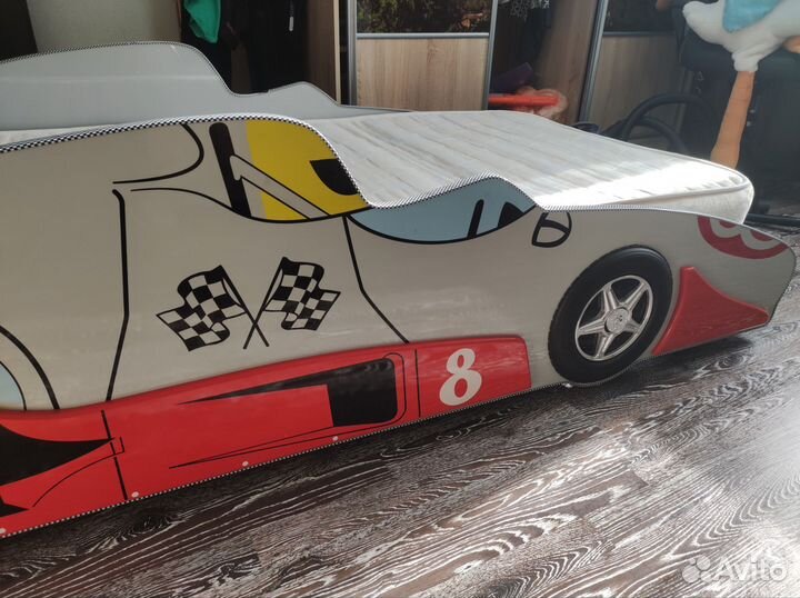 Детская кровать машинка с матрасом бу