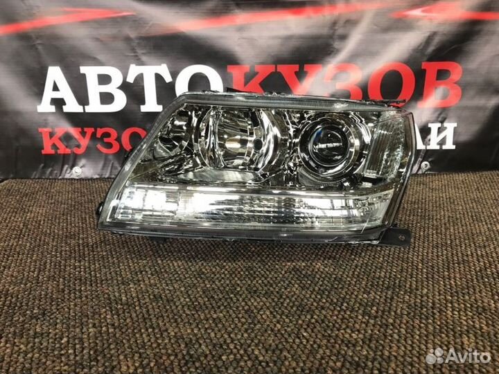 Фара левая Suzuki Grand Vitara 2006