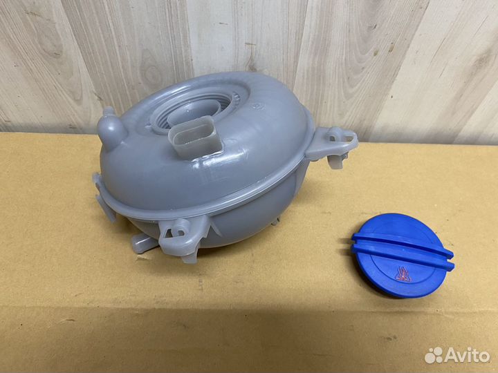 Skoda Octavia A7 расширительный бачок