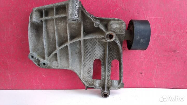 Кранштейн крепления BMW X5 E70