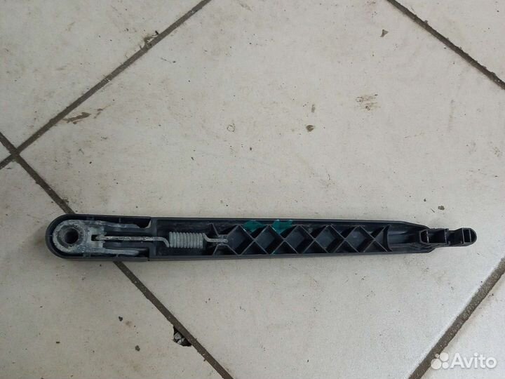 С дефектом поводок заднего дворника opel astra H