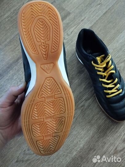 Футбольные бутсы для зала