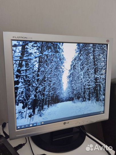 Монитор LG flatron L1717S