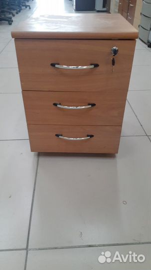 Тумбы подкатные Б.У