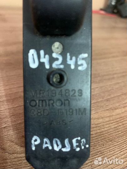 Кнопка стеклоподъемника mitsubishi pajero/montero