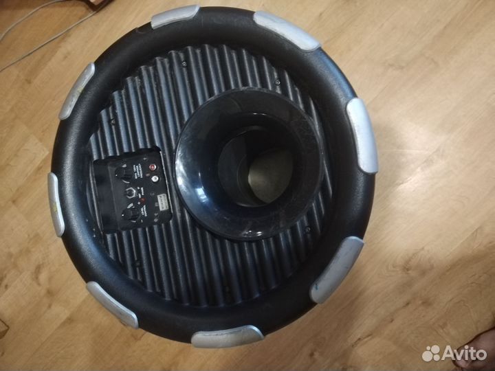 Автомобильный сабвуфер