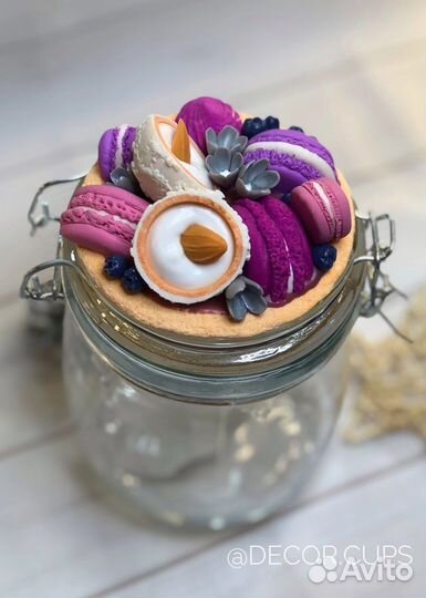 Банка для хранения с декором