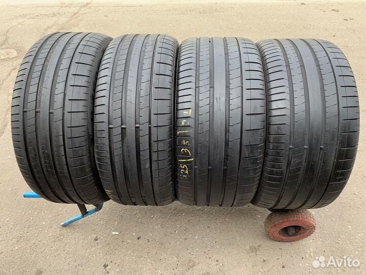 Pirelli P Zero PZ4 285/40 R22 и 325/35 R22