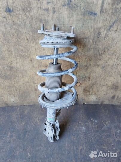 Амортизатор передний левый Hyundai Elantra