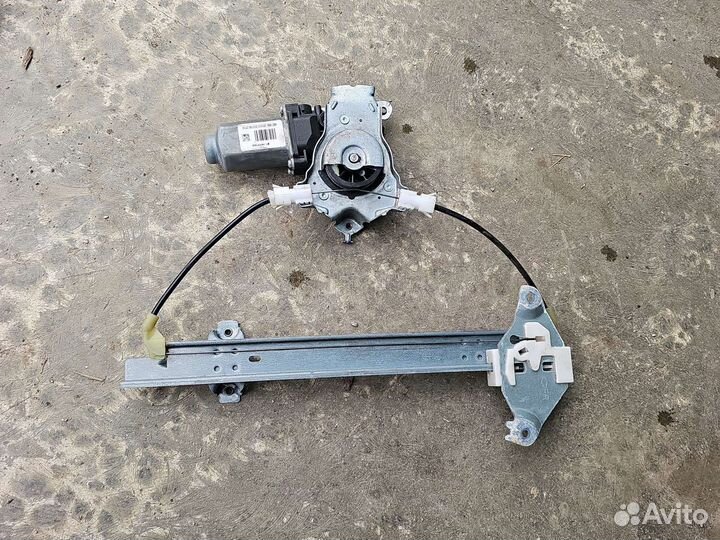 Стеклоподъемник задний правый Qashqai J10