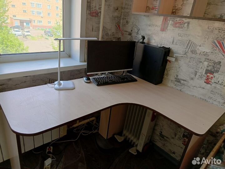 Компьютерный стол угловой