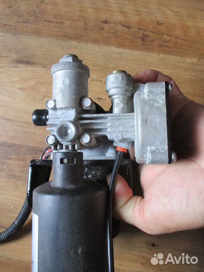 Компрессор подвески «Дискавери» 3