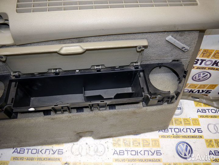 Обшивка багажника правая зад Вольво хс90