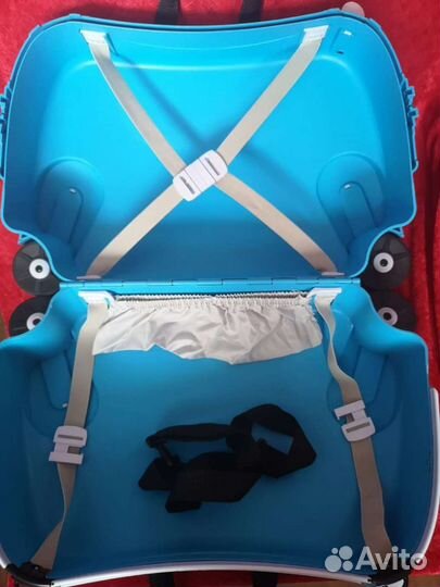 Детский чемодан на колёсиках пластик