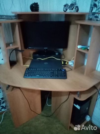 Компьютерный стол