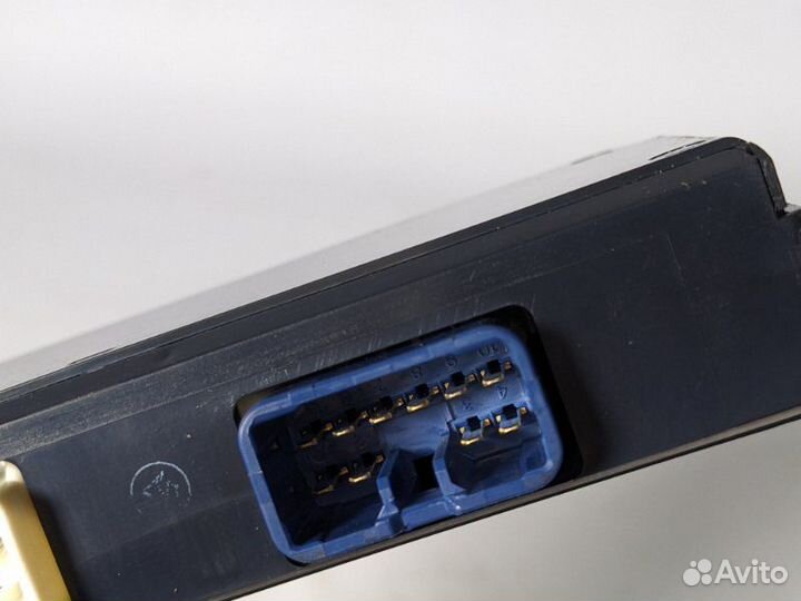 Блок управления дверьми задний правый Nissan