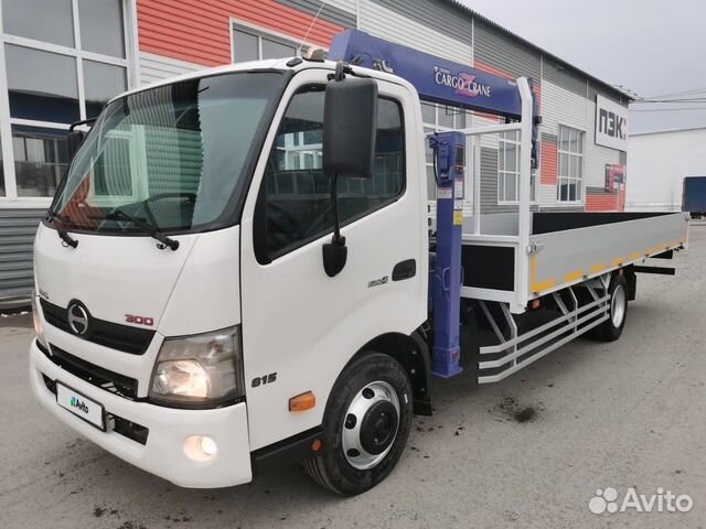 Hino 300 (Dutro) с КМУ, 2013
