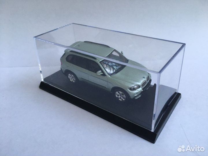 Модель автомобиля BMW 1:64 Kyosho