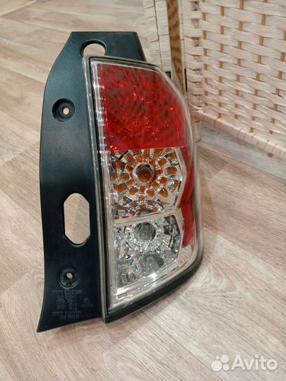 Задний правый стоп сигнал для симметрии