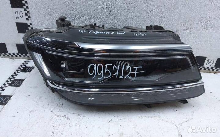 Фара правая Volkswagen Tiguan