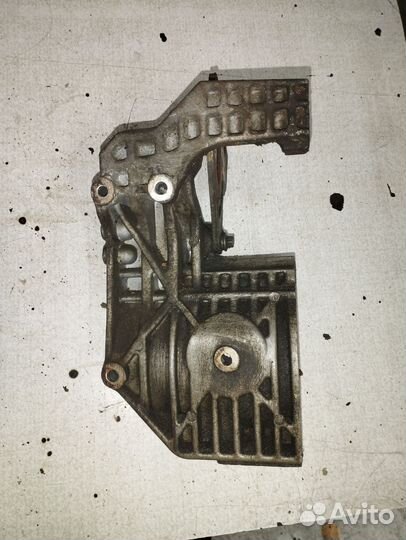 Кронштейн насоса гур Chery Indis S18D 1.3 Чери