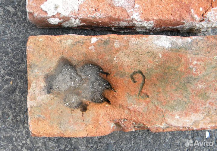 Кирпич с клеймом