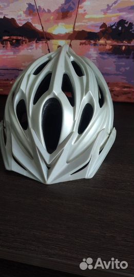 Велошлем с козырьком