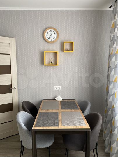 2-к. квартира, 57 м², 4/10 эт.