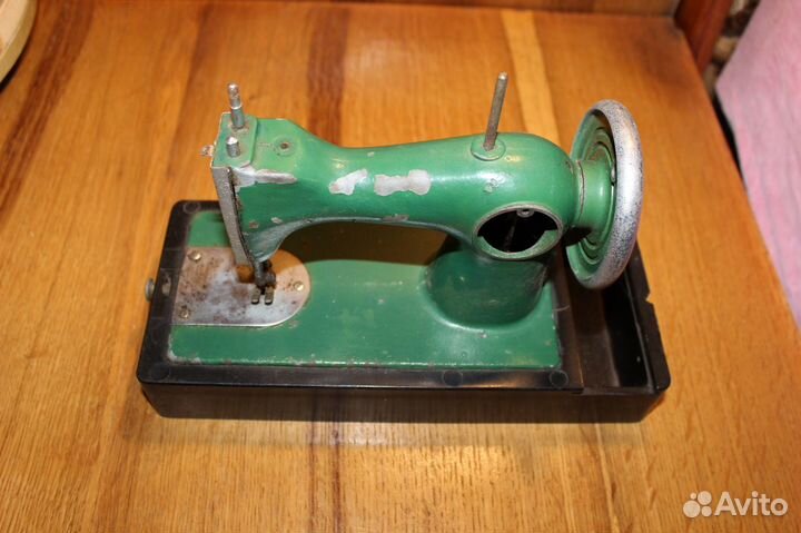 Швейные детские машинки с футляром Утюг СССР