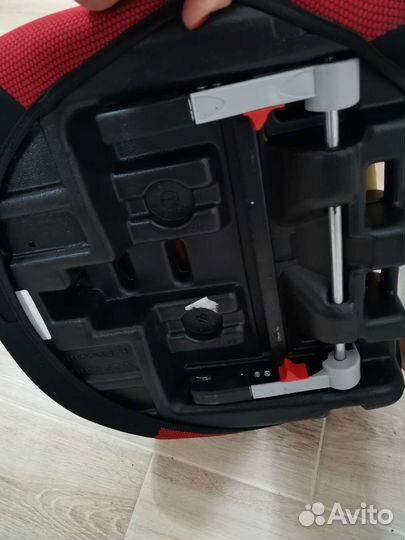 Автомобильное кресло бустер