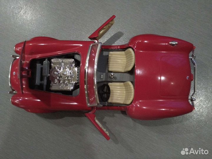 Коллекционная машинка Ford AC Cobra 427 (1965)