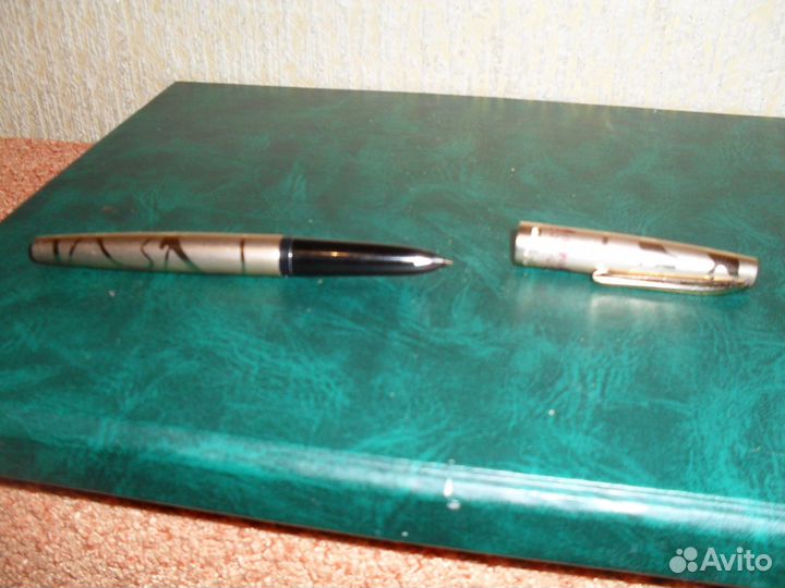Перьевая ручка White feather