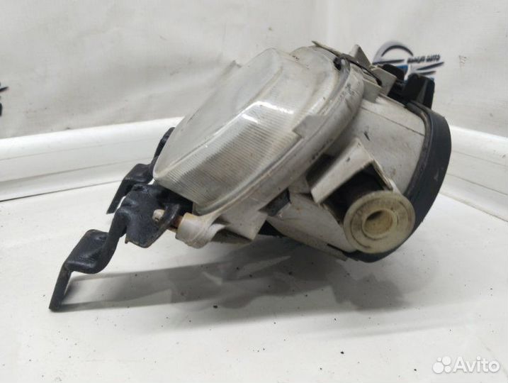 Фара противотуманная передняя правая Mercedes-Benz