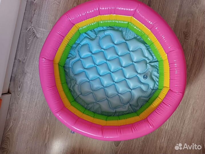 Надувной бассейн