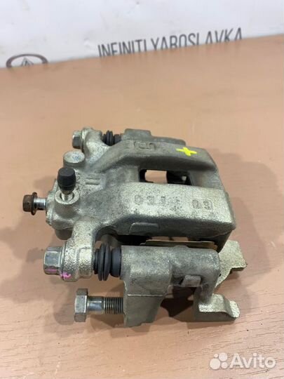 Суппорт задний правый Infiniti G25 G37 M37 Q70 Q50