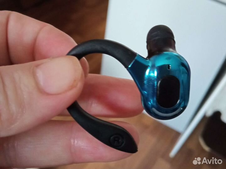 Беспроводной наушник