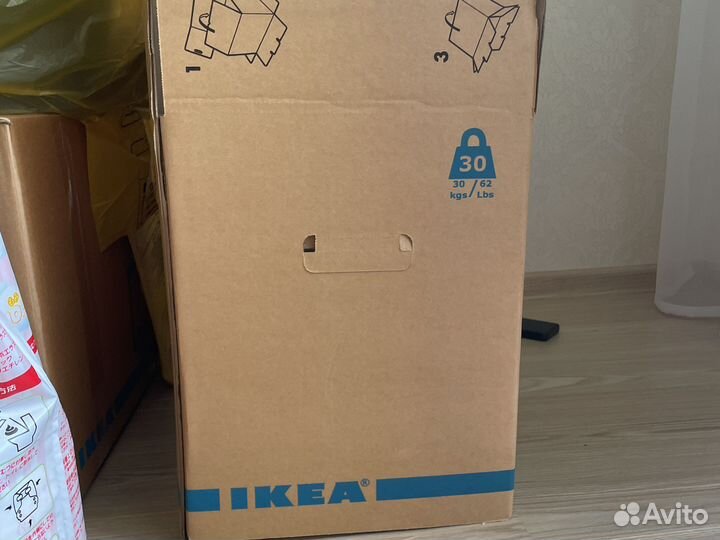 Коробка детских вещей