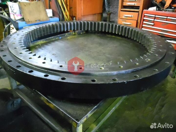 Опорно-поворотный круг Hitachi ZX200LC