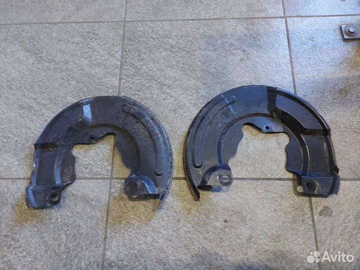 Щит тормозной Mitsubishi L200 внедорожник 2.4 2021